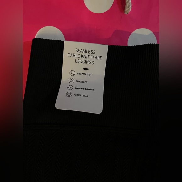 NWT VS PINK Size MEDIUM Black Seamless Cable Knit Flare Legging. - Picture 8 of 10